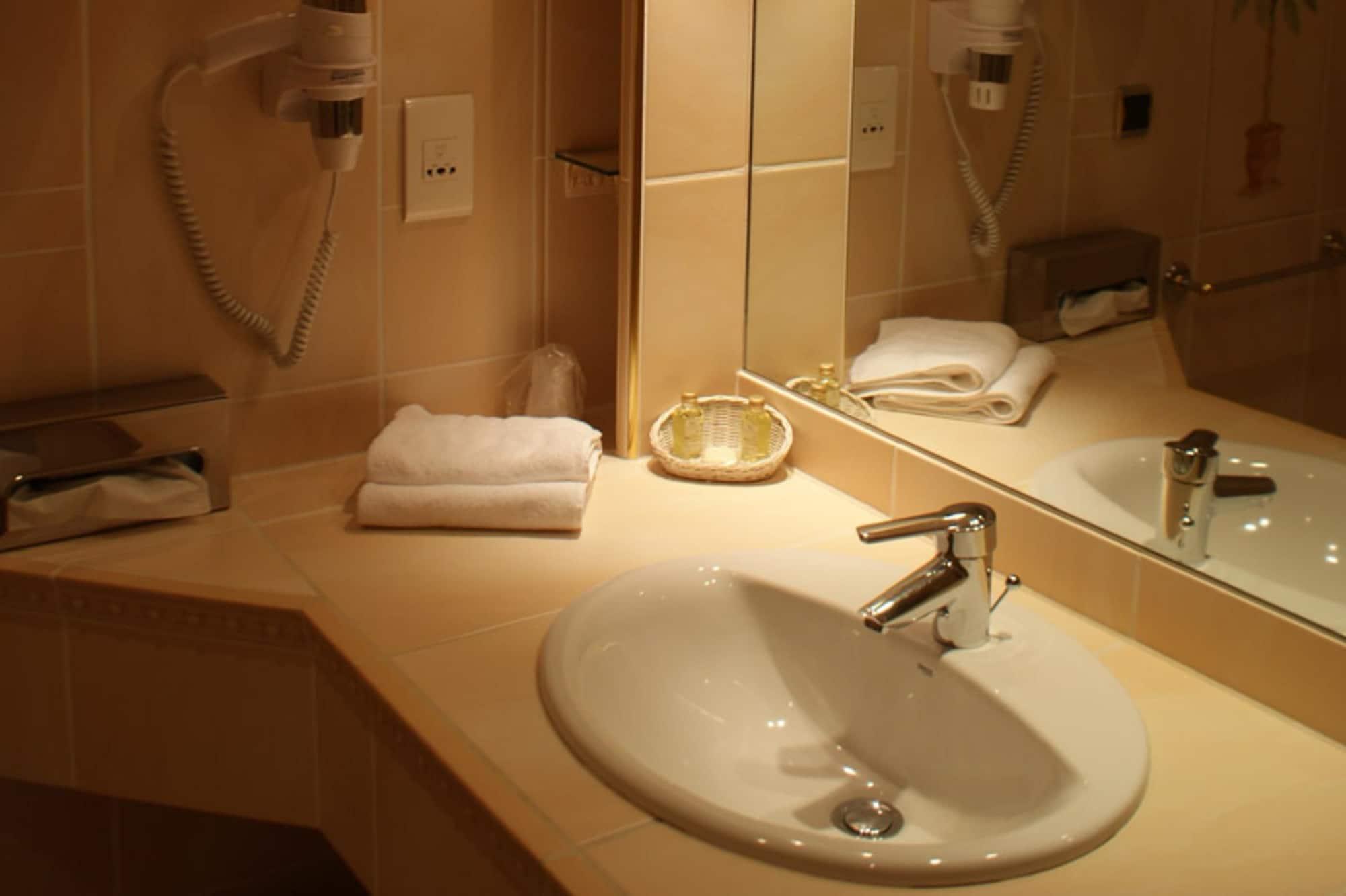 Auberge La Tomette, The Originals Relais Vitrac  Экстерьер фото
